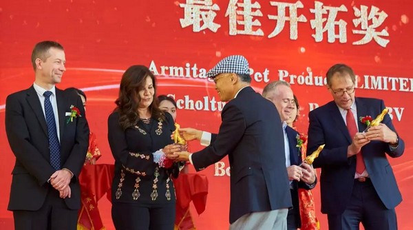 9caae9c276af4b32bcbab31927245475