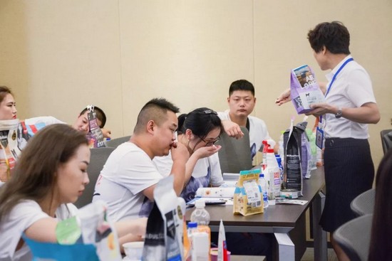 7c293c4f1a8a4fffaba9d4ebe497194d